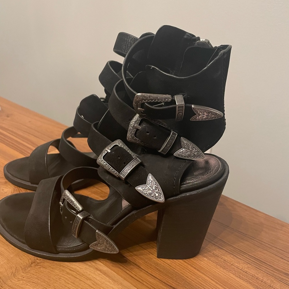 Brand new Dolce Vita block heeled buckle heels